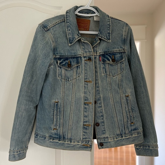 Levi’s ex boyfriend trucker denim jacket in medium - Picture 2 of 2